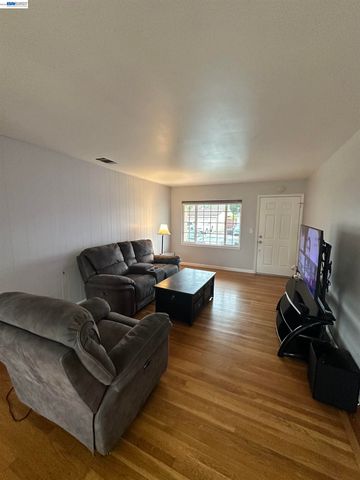 26847 Gaither Way, Hayward, CA 94544