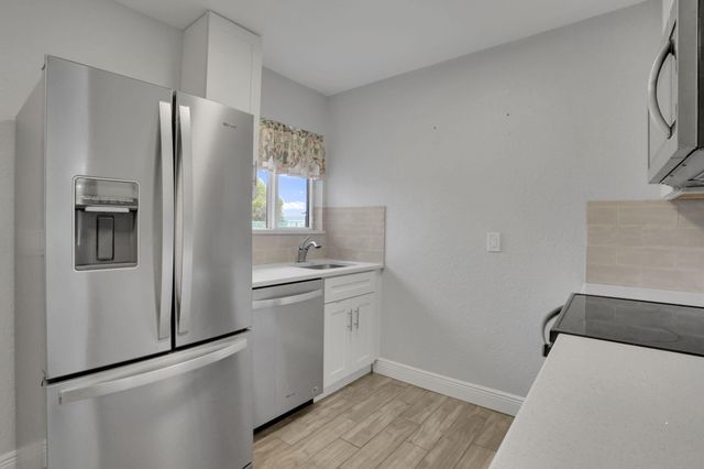 2227 NE 3rd Avenue 1 & 2, Delray Beach, FL 33444
