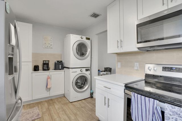 2227 NE 3rd Avenue 1 & 2, Delray Beach, FL 33444