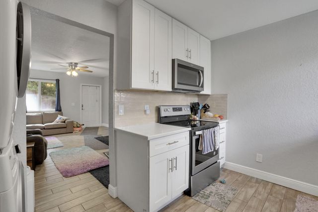 2227 NE 3rd Avenue 1 & 2, Delray Beach, FL 33444