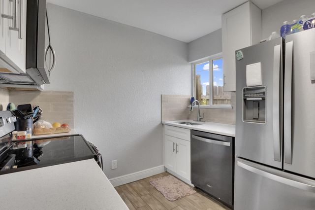 2227 NE 3rd Avenue 1 & 2, Delray Beach, FL 33444