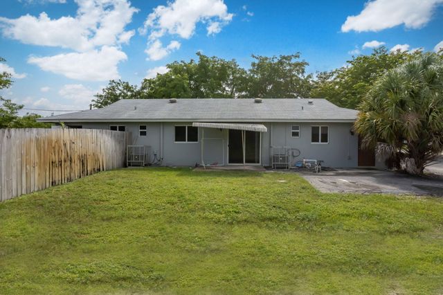 2227 NE 3rd Avenue 1 & 2, Delray Beach, FL 33444