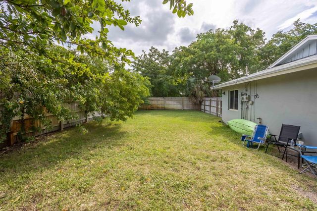 2227 NE 3rd Avenue 1 & 2, Delray Beach, FL 33444