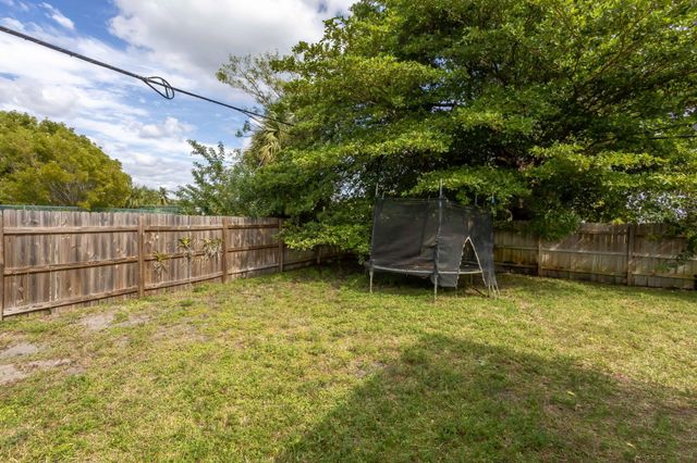 2227 NE 3rd Avenue 1 & 2, Delray Beach, FL 33444
