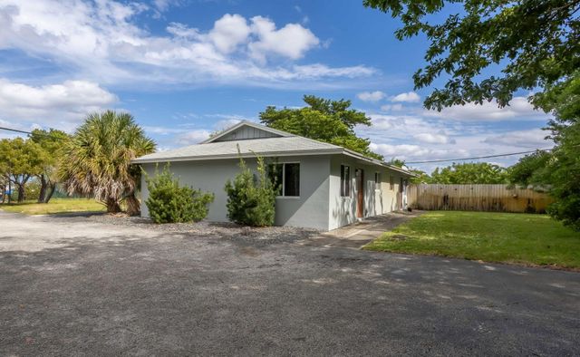 2227 NE 3rd Avenue 1 & 2, Delray Beach, FL 33444