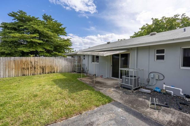 2227 NE 3rd Avenue 1 & 2, Delray Beach, FL 33444