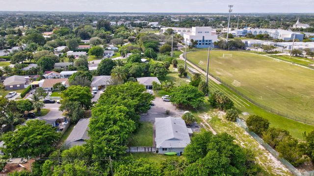 2227 NE 3rd Avenue 1 & 2, Delray Beach, FL 33444