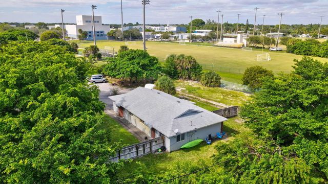 2227 NE 3rd Avenue 1 & 2, Delray Beach, FL 33444