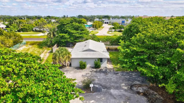 2227 NE 3rd Avenue 1 & 2, Delray Beach, FL 33444