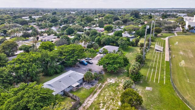 2227 NE 3rd Avenue 1 & 2, Delray Beach, FL 33444