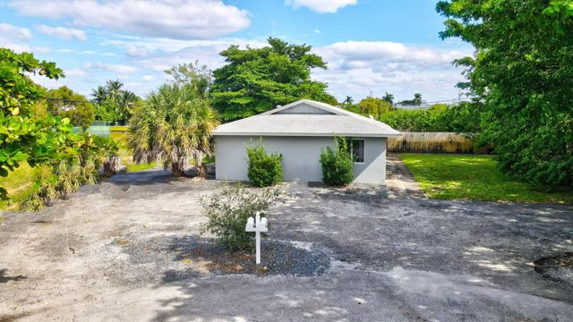 2227 NE 3rd Avenue 1 & 2, Delray Beach, FL 33444