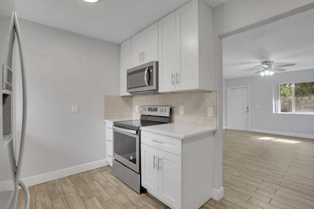 2227 NE 3rd Avenue 1 & 2, Delray Beach, FL 33444