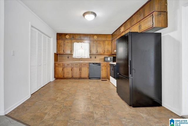 678 FLINT HILL ROAD, Bessemer, AL 35022