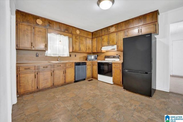 678 FLINT HILL ROAD, Bessemer, AL 35022