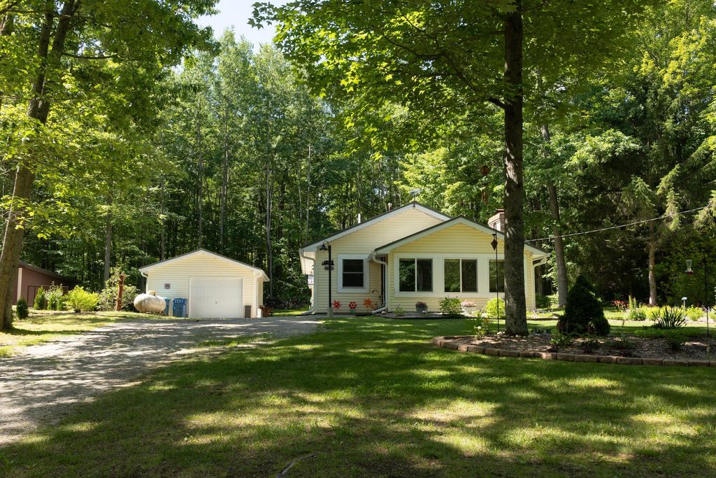 7692 Lakeview Drive, Hamilton Twp, MI 48625