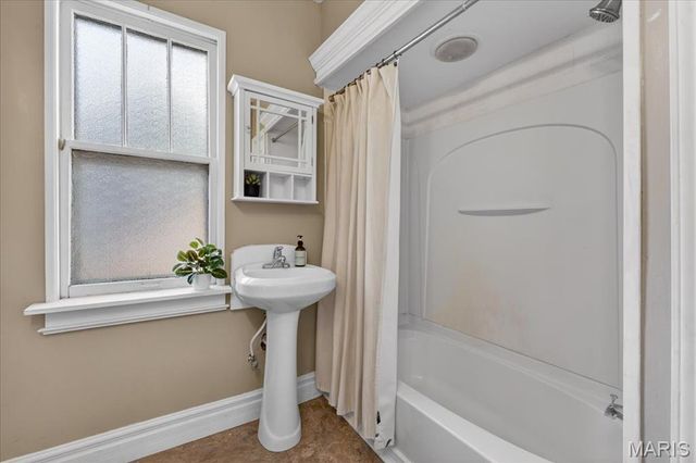 6011 S Grand Boulevard, St Louis, MO 63111