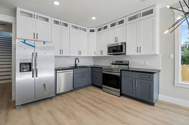 5000 Higgins Street A and B, Houston, TX 77033