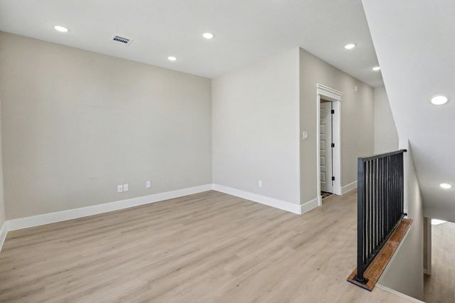 5000 Higgins Street A and B, Houston, TX 77033