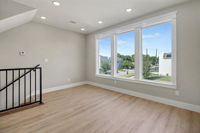 5000 Higgins Street A and B, Houston, TX 77033