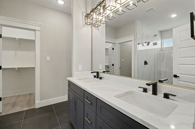 5000 Higgins Street A and B, Houston, TX 77033