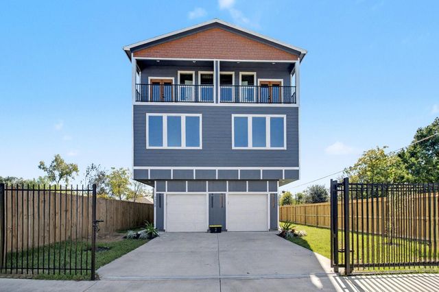 5000 Higgins Street A and B, Houston, TX 77033