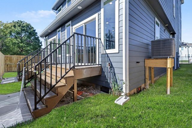 5000 Higgins Street A and B, Houston, TX 77033