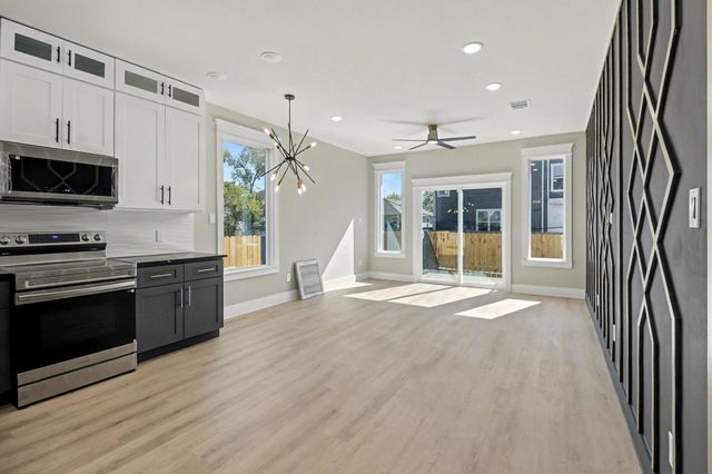 5000 Higgins Street A and B, Houston, TX 77033