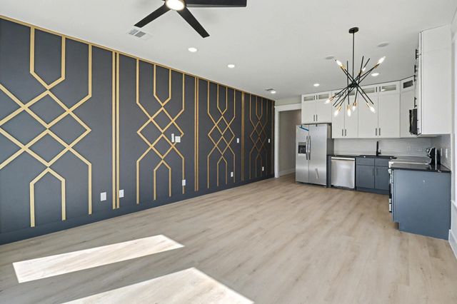 5000 Higgins Street A and B, Houston, TX 77033