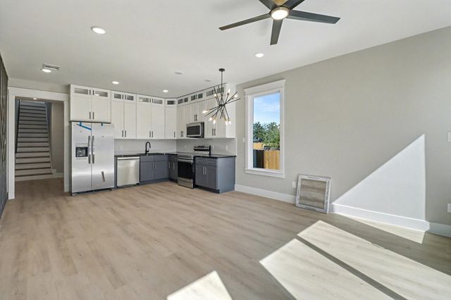 5000 Higgins Street A and B, Houston, TX 77033