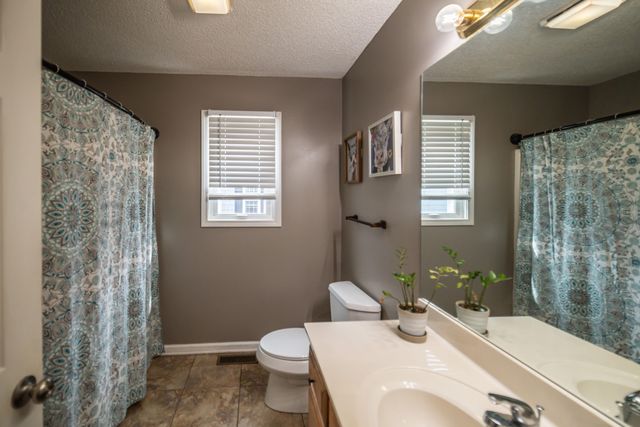 8220 Timberland Drive, West Paducah, KY 42086
