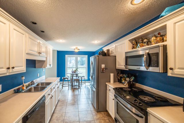 8220 Timberland Drive, West Paducah, KY 42086