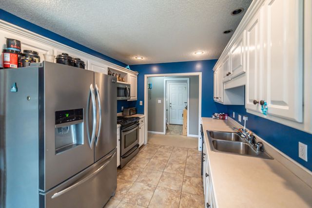 8220 Timberland Drive, West Paducah, KY 42086