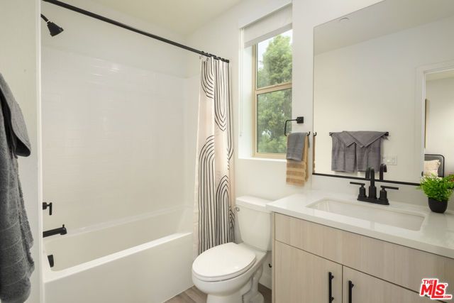 2720 N Cadence Way, Los Angeles, CA 90039
