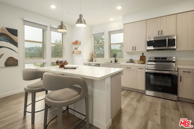 2720 N Cadence Way, Los Angeles, CA 90039