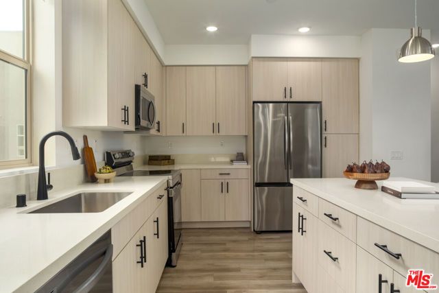 2720 N Cadence Way, Los Angeles, CA 90039