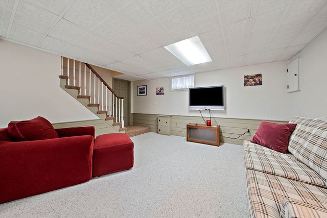 79 Hickory Ln, Weymouth, MA 02188