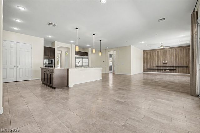 7132 Shire Ridge Avenue, Las Vegas, NV 89131