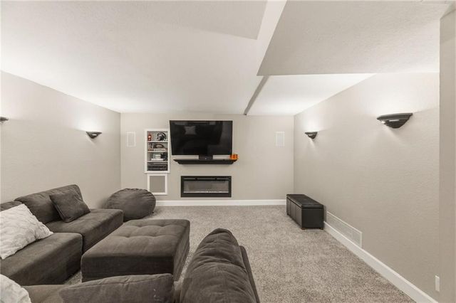 10614 W 128th Street, Overland Park, KS 66213