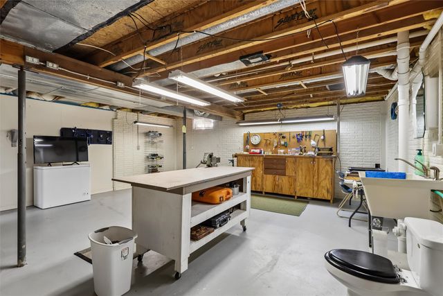 102 Orchard Circle, Indianola, IA 50125