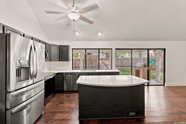 8414 ZODIAC DR, Universal City, TX 78148