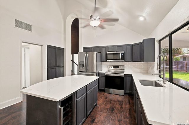 8414 ZODIAC DR, Universal City, TX 78148