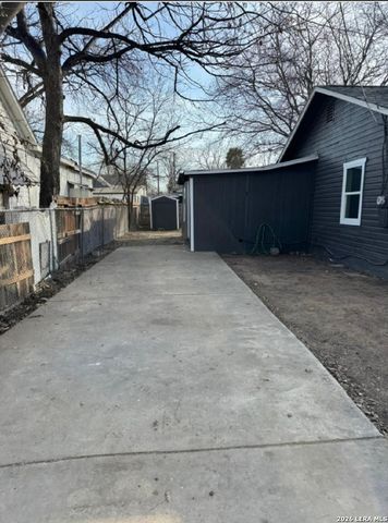 142 EDDIE WESSLEY ST, San Antonio, TX 78207