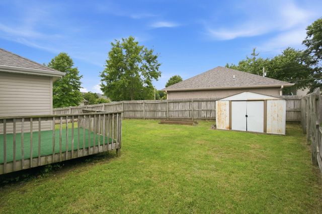 1135 S Almond Court, Nixa, MO 65714