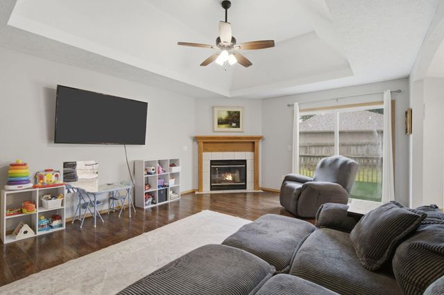 1135 S Almond Court, Nixa, MO 65714