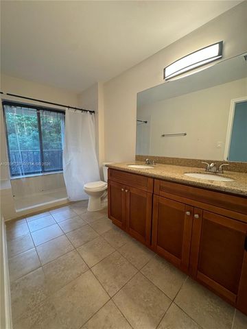 16498 NE 26th Ave 12, North Miami Beach, FL 33160