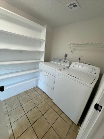 16498 NE 26th Ave 12, North Miami Beach, FL 33160