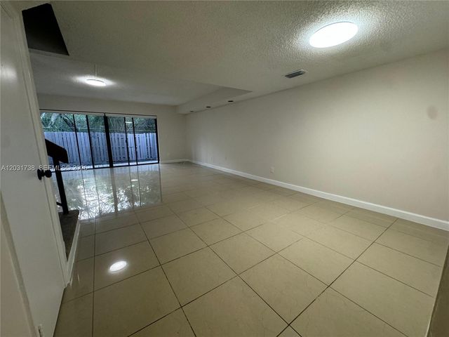 16498 NE 26th Ave 12, North Miami Beach, FL 33160