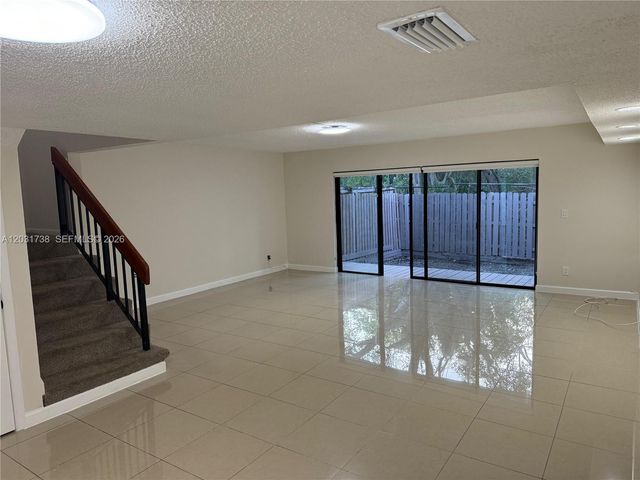 16498 NE 26th Ave 12, North Miami Beach, FL 33160