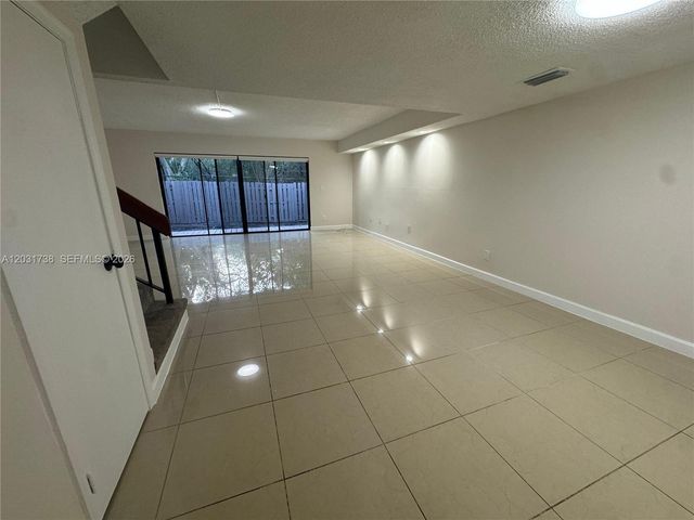 16498 NE 26th Ave 12, North Miami Beach, FL 33160