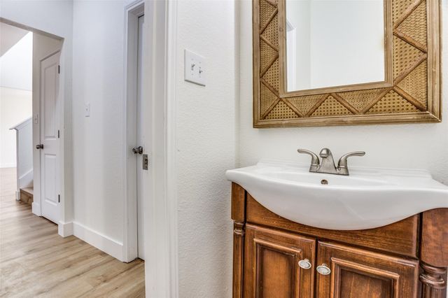 639 Manchester Drive, Mansfield, TX 76063